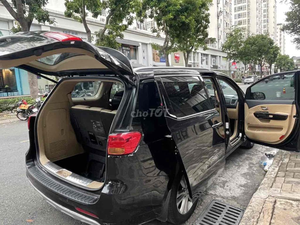 Kia Sedona 2016 3,3-литровый GATH - красивый домашний автомобиль