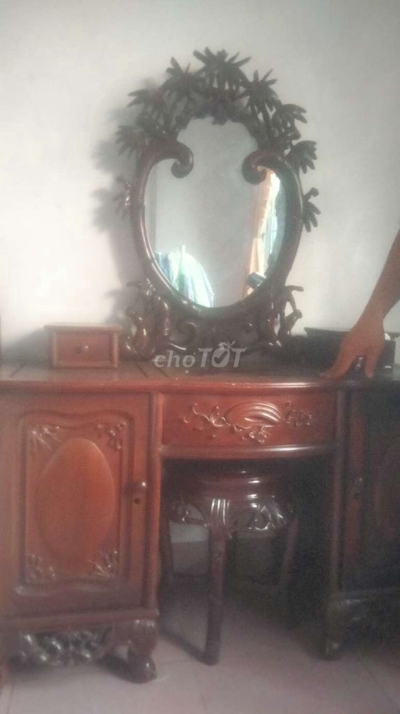 Bàn trang điểm gỗ nâu. Mua bán Bàn ghế tại Thành phố Bến Tre Bến Tre được đăng bởi Thịnh Phát  hình 1