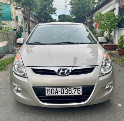 Hyundai i20 Số tự động Vàng cát