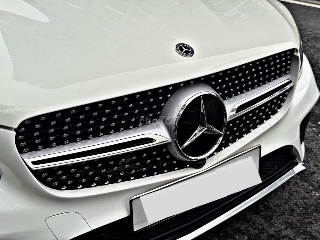 Mercedes GLC300 2018 model 2019 màu trắng. Mua bán Ô tô tại Quận Thanh Xuân Hà Nội được đăng bởi Nguyễn Tuấn Hoàng hình 3