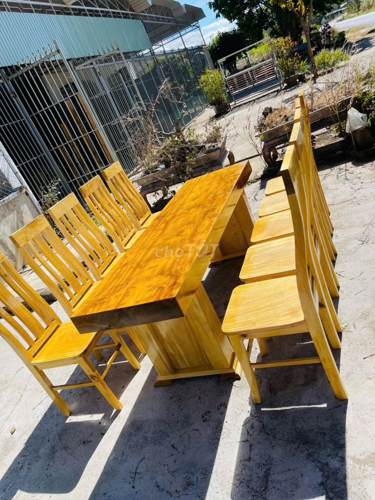 Bộ bàn ghế ăn gỗ dỗi vàng. Mua bán Bàn ghế tại Huyện Mộ Đức Quảng Ngãi được đăng bởi Mạnh hình 1
