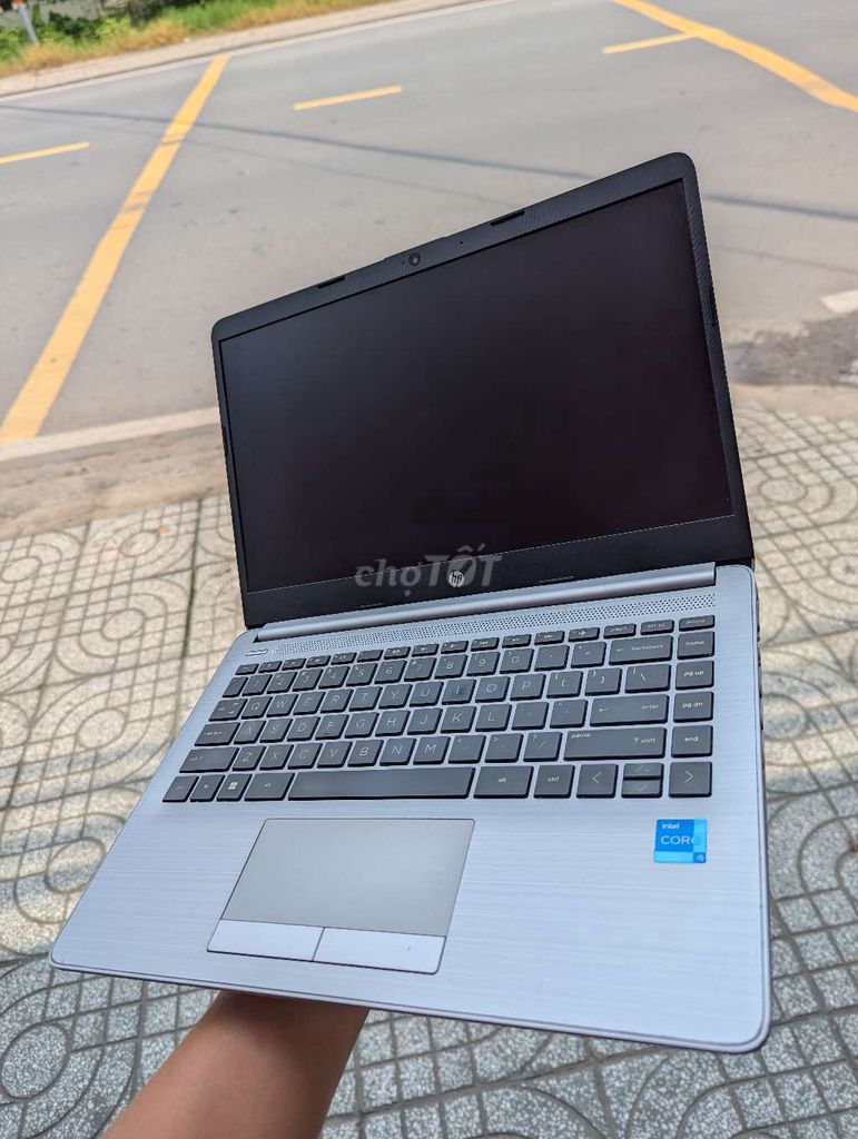HP 240 G8 i5 1135G7 8GB/256GB Bạc. Mua bán Laptop tại Thành phố Thủ Đức Tp Hồ Chí Minh được đăng bởi Công ty TNHH Dịch Vụ Ngọc Gia Bảo Computer hình 1