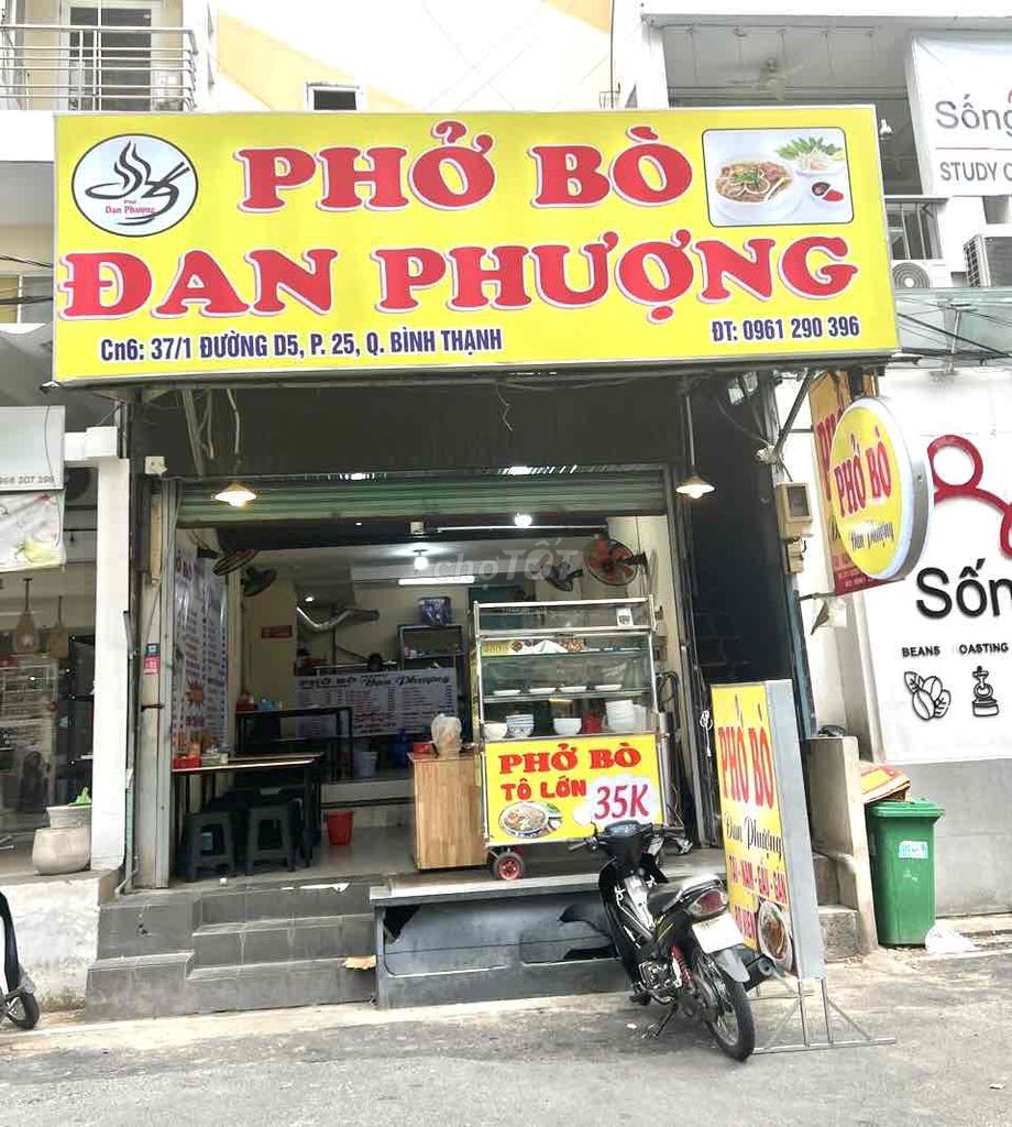 nv phục vụ quán phở tại d5 bình thạnh ***