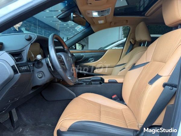 Lexus ES 300h 2022