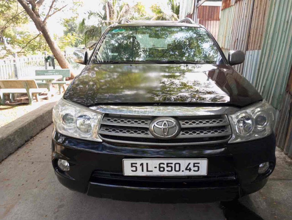 Toyota Fortuner đời 2010 máy dầu chính chủ