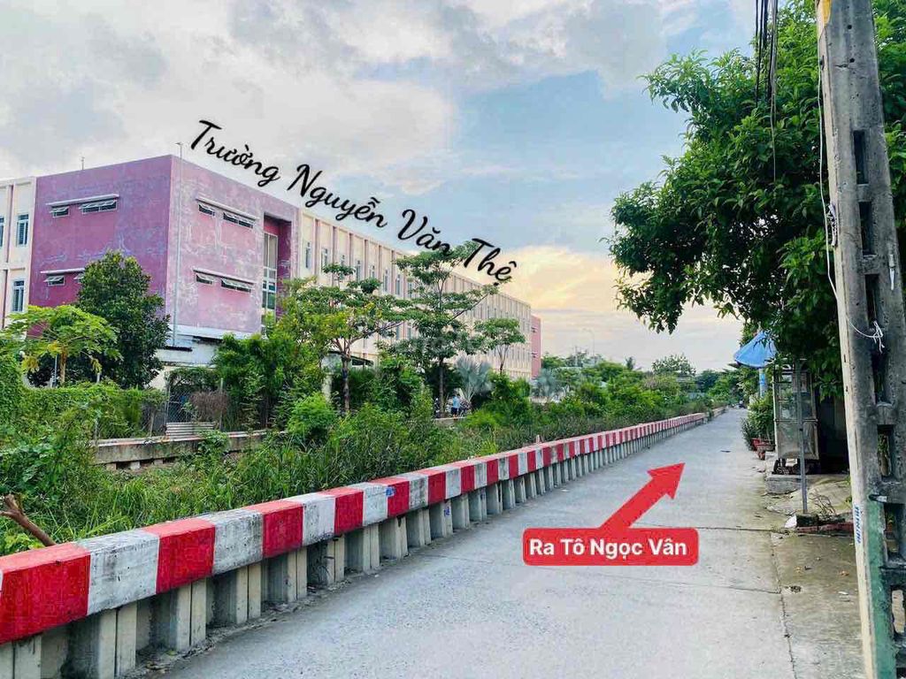 Đất bên trường tiểu học, đường thông, DT:4.6x15M, hướng đông nam, Q12