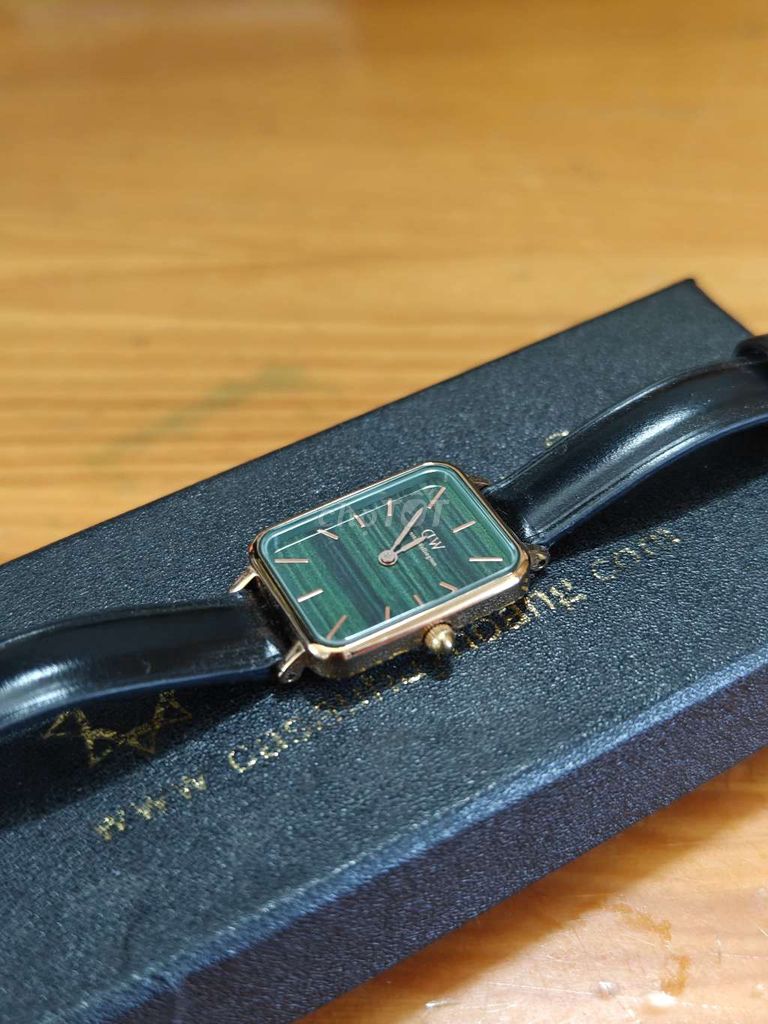 Daniel Wellington DW mặt tank Nữ. Mua bán Đồng hồ tại Quận 5 Tp Hồ Chí Minh được đăng bởi ManhQuynh hình 1