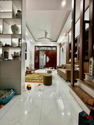 Nhà phố 35 m² · 6 PN · Phố Trịnh Đình Cửu