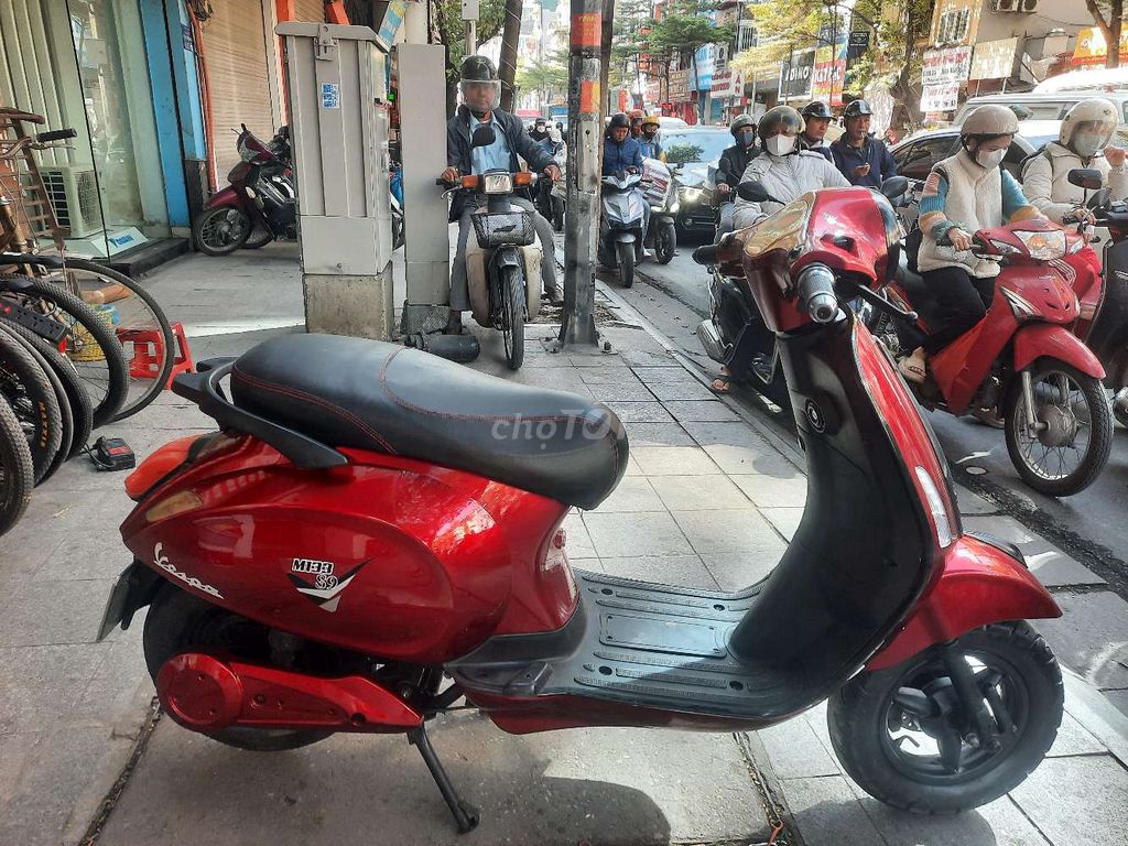 Xe  điện Vespa nhập khẩu màu Đỏ đủ biển và đk. Mua bán Xe điện tại Quận Đống Đa Hà Nội được đăng bởi Luuducthang hình 3