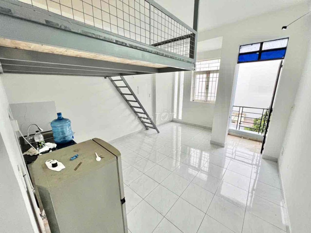 DUPLEX BAN CÔNG SÁT ĐH LUẬT - FULL NỘI THẤT - SIÊU RỘNG