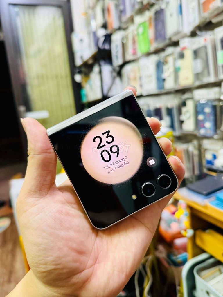 mua Z Flip 5 Đen Hư màn hình trong. Mua bán Điện thoại tại Huyện Định Quán Đồng Nai được đăng bởi Ninh hình 1