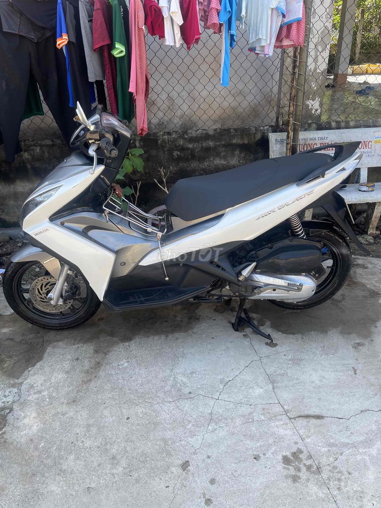 Honda Air Blade Fi 2015 125cc Trắng bạc biển 83. Mua bán Xe máy tại Quận Cái Răng Cần Thơ được đăng bởi Cầm Đồ Minh Tấn hình 4