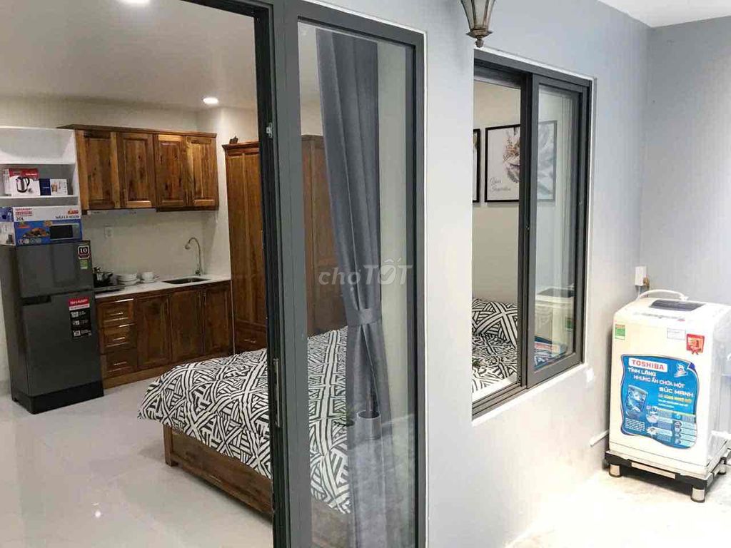 Cho thuê studio trệt ban công thang máy giặt full nt Trần Hưng Đạo Q1