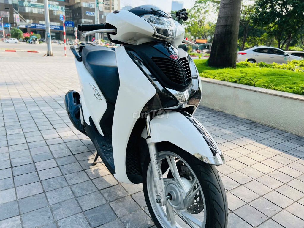 HONDA SH 125I TRẮNG NGUYÊN BẢN BAO SANG TÊN. Mua bán Xe máy tại Quận Nam Từ Liêm Hà Nội được đăng bởi MAI HÒA hình 3