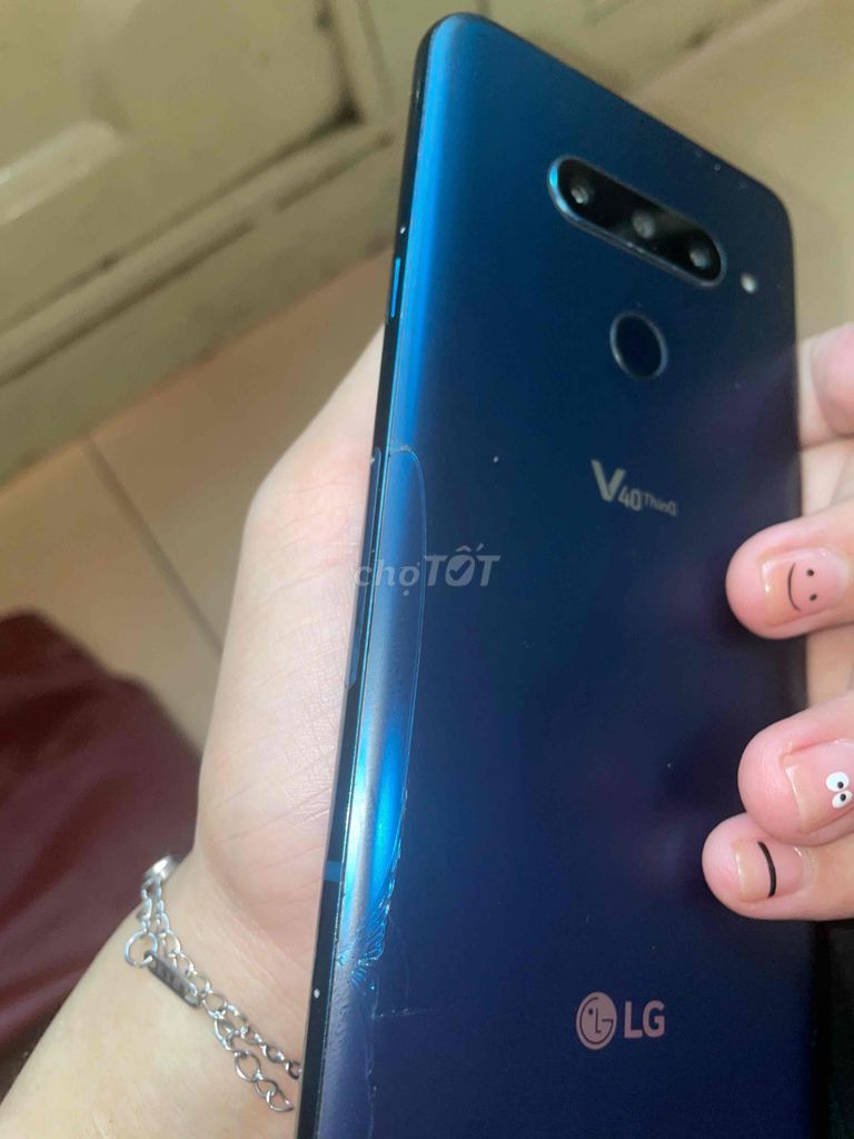 LG V40 ThinQ cũ, có vết nứt dài nhẹ ở màn hình.. Mua bán Điện thoại tại Quận Gò Vấp Tp Hồ Chí Minh được đăng bởi Phi Long hình 4