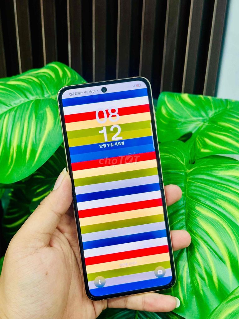 Sam Sung Galaxy Zflip 4 8GB/256GB Vàng 99% ZIN. Mua bán Điện thoại tại Quận 10 Tp Hồ Chí Minh được đăng bởi iStockHCM hình 2