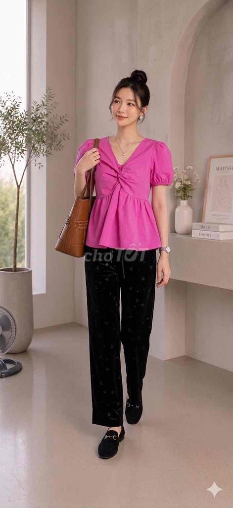 Set đồ nữ áo kiểu cổ V phối quần nhung suông. Mua bán Quần áo tại Huyện Bình Chánh Tp Hồ Chí Minh được đăng bởi Quyên hình 1