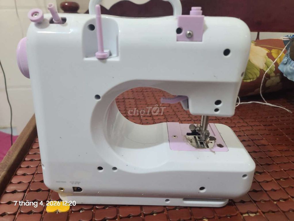 Máy may mini Trắng Nhựa. Mua bán Đồ chuyên dụng, Giống nuôi trồng tại Huyện Phù Cát Bình Định được đăng bởi Vỹ Nguyen hình 1