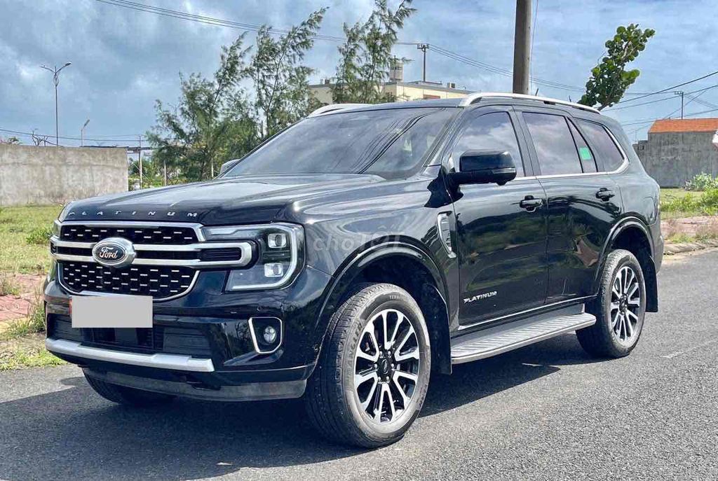 Everest Platinum 2024 Xe Tại Hãng Ford. Mua bán Ô tô tại Quận Tân Bình Tp Hồ Chí Minh được đăng bởi FORD PHỔ QUANG XE CŨ hình 2