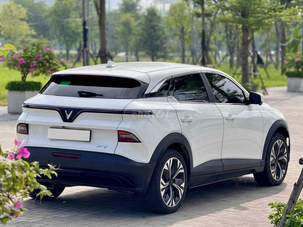 VF6 Plus 2025 почти новый 23 000 км отличное состояние