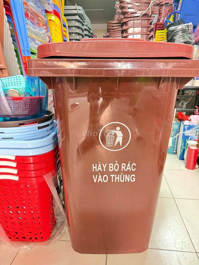 Thùng rác nhựa 240L Nâu có nắp. Mua bán Nội thất, đồ gia dụng khác tại Quận 6 Tp Hồ Chí Minh được đăng bởi Tinh hình 1