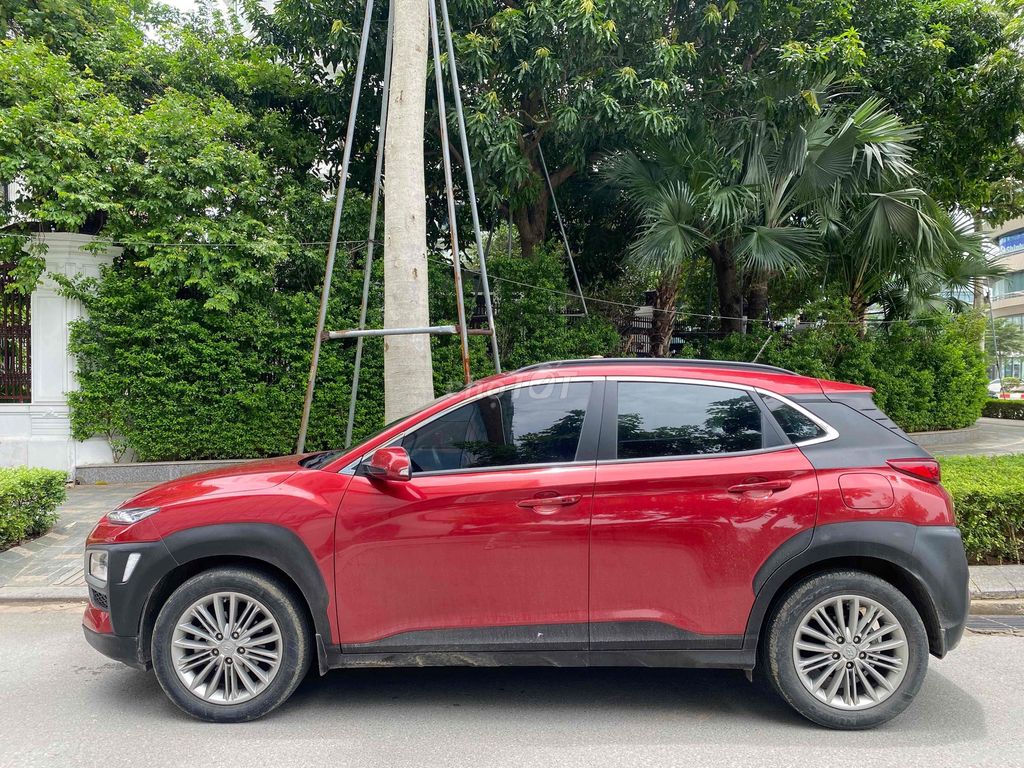 Hyundai Kona 2.0 2021 Красный