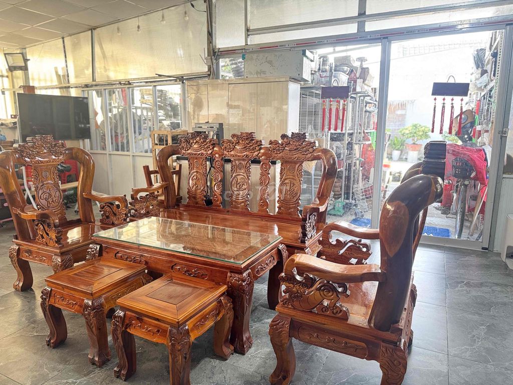 Bộ bàn ghế gỗ xoan chạm khắc. Mua bán Bàn ghế tại Huyện Bến Lức Long An được đăng bởi vickky hình 1