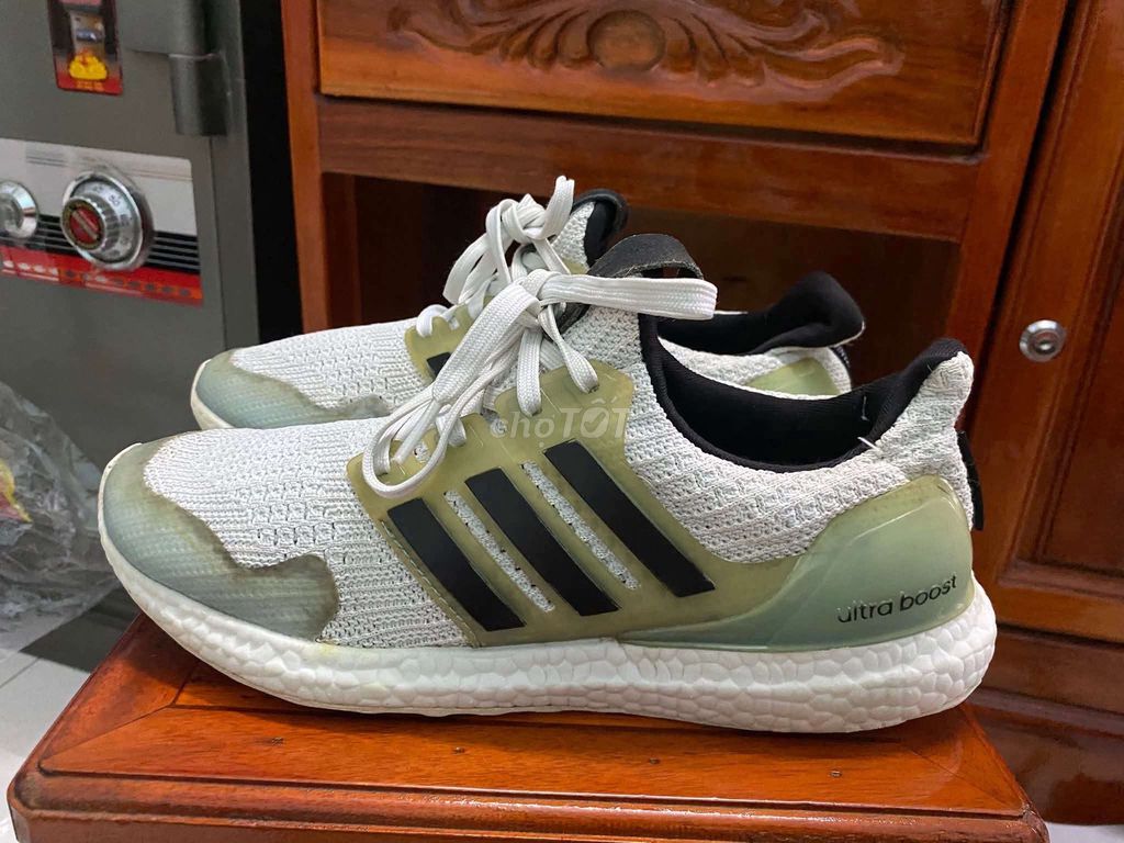 Adidas Ultra Boost Trắng size 41. Mua bán Giày dép tại Thành phố Thủ Đức Tp Hồ Chí Minh được đăng bởi HÀNG SI HIỆU hình 1