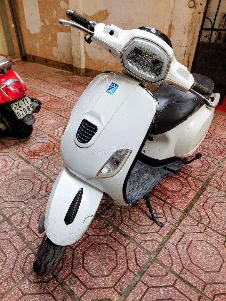 Thanh lý xe điện Vespa trắng mới thay ắc quy. Mua bán Xe điện tại Quận Thanh Xuân Hà Nội được đăng bởi Nam hình 2