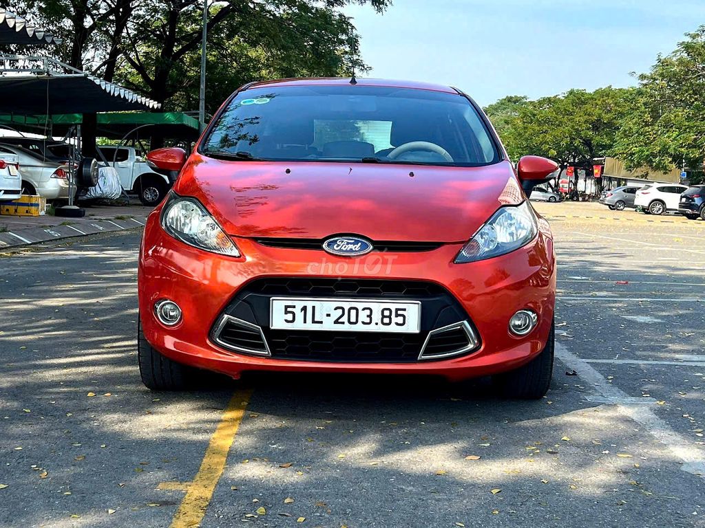 Ford Fiesta 2011 1.6 AT Hatchback - Màu cam đẹp