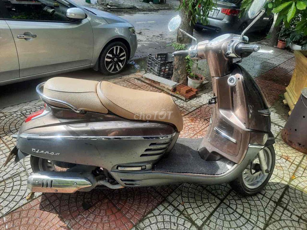 Peugeot Django коричневого цвета