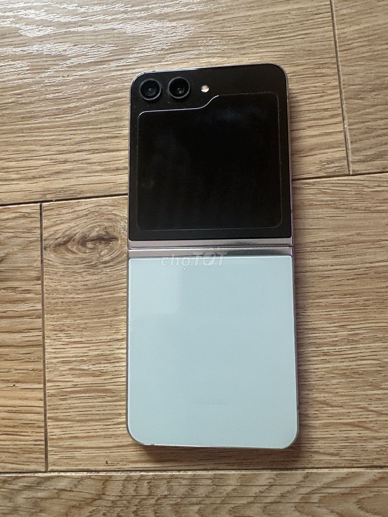 Samsung Galaxy Z Flip5 Xanh nhạt. Mua bán Điện thoại tại Quận Thanh Xuân Hà Nội được đăng bởi Anh Trương hình 1