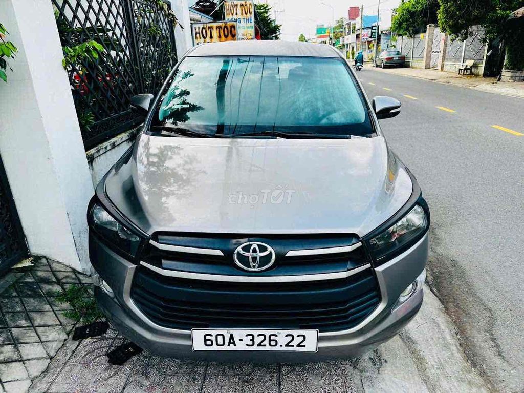 Toyota Innova 2017 2.0E -