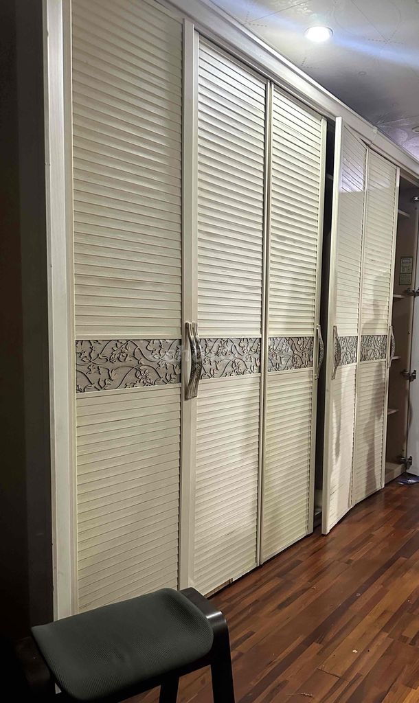 thanh lý  Tủ quần áo gỗ trắng kem ngam 3,1m- cao 2. Mua bán Tủ, kệ gia đình tại Quận Hoàn Kiếm Hà Nội được đăng bởi Hoàng hiếu  hình 1