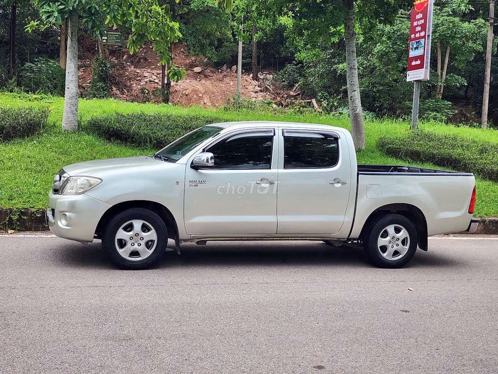 Toyota Hilux sx2011 máy dầu ,xe zin đét .. Mua bán Ô tô tại Huyện Sóc Sơn Hà Nội được đăng bởi Thế Auto  hình 4