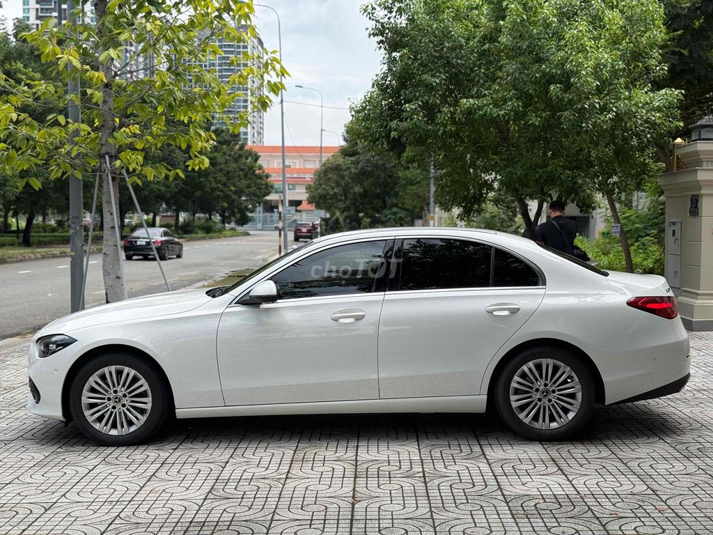 Mercedes-Benz C200 Avantgarde 2022 белый