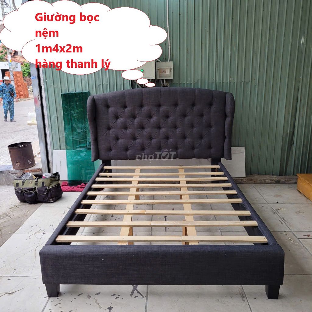 Giường bọc nệm Vải Xám 1m4x2m Hiện đại mới 90%. Mua bán Giường, chăn ga gối nệm tại Quận 7 Tp Hồ Chí Minh được đăng bởi Thanh lý Nội thất giá sỉ hình 1