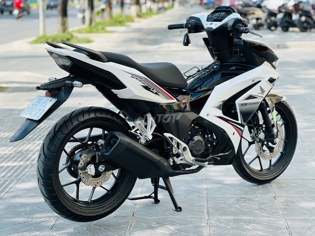 Белая черная ручная тележка Honda Winner X