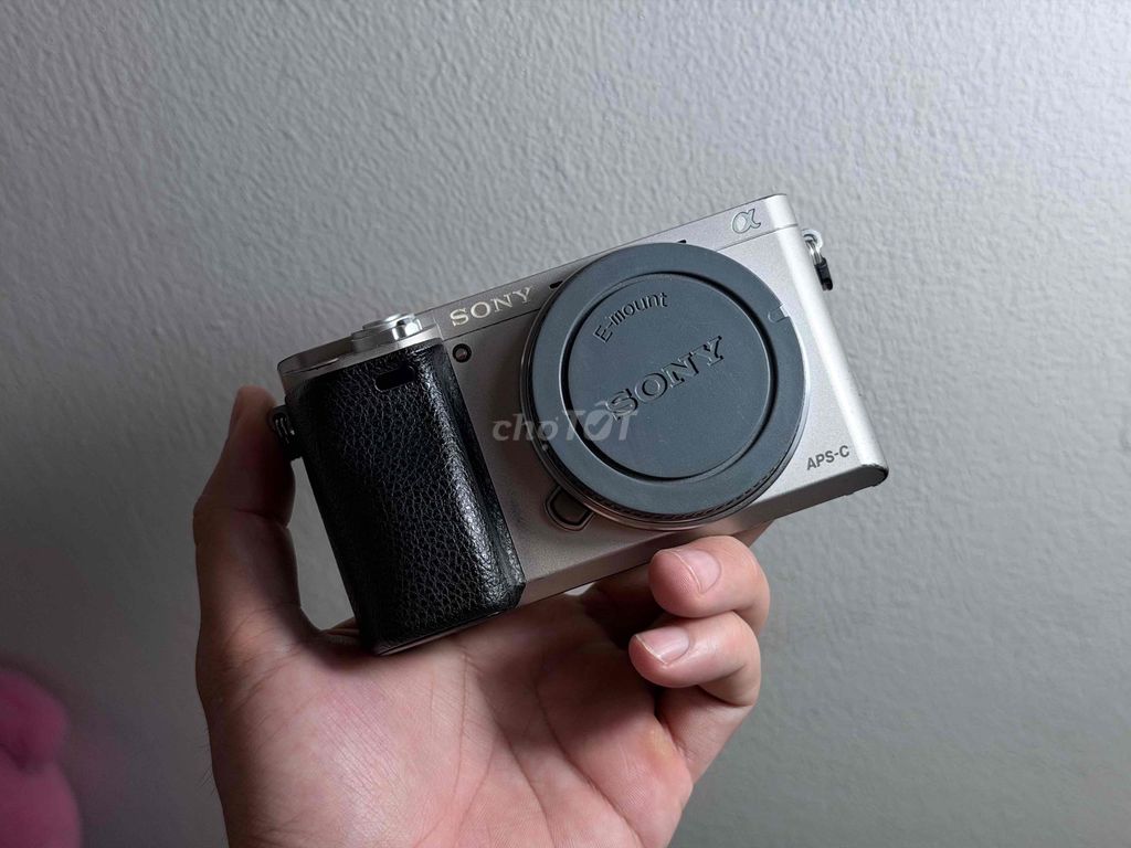 Máy ảnh Sony A6000 Bạc Đã sử dụng. Mua bán Máy ảnh, Máy quay tại Quận Hà Đông Hà Nội được đăng bởi Trần Hưng  hình 1
