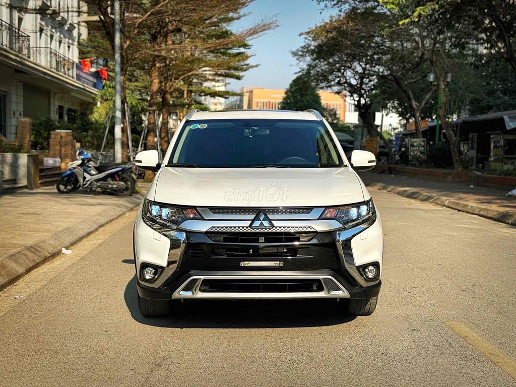 BÁN GẤP Outlander 2021 2.0 CVT Premium - 4 vạn