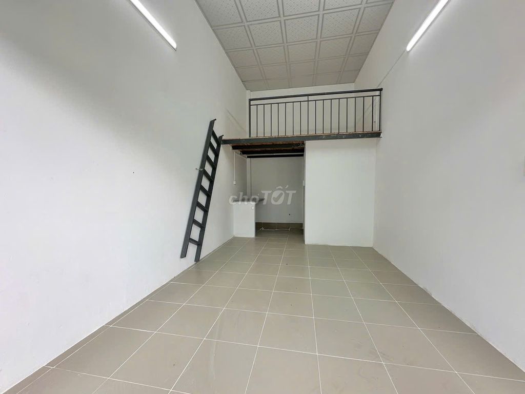 Kiot mặt tiền hẻm xe hơi vừa ở vừa kinh doanh sát Quang Trung  Q9