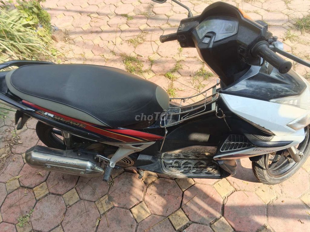 Honda Airblade Đen Trắng Đỏ ở hà nội. Mua bán Xe máy tại Huyện Sóc Sơn Hà Nội được đăng bởi phuong hình 3