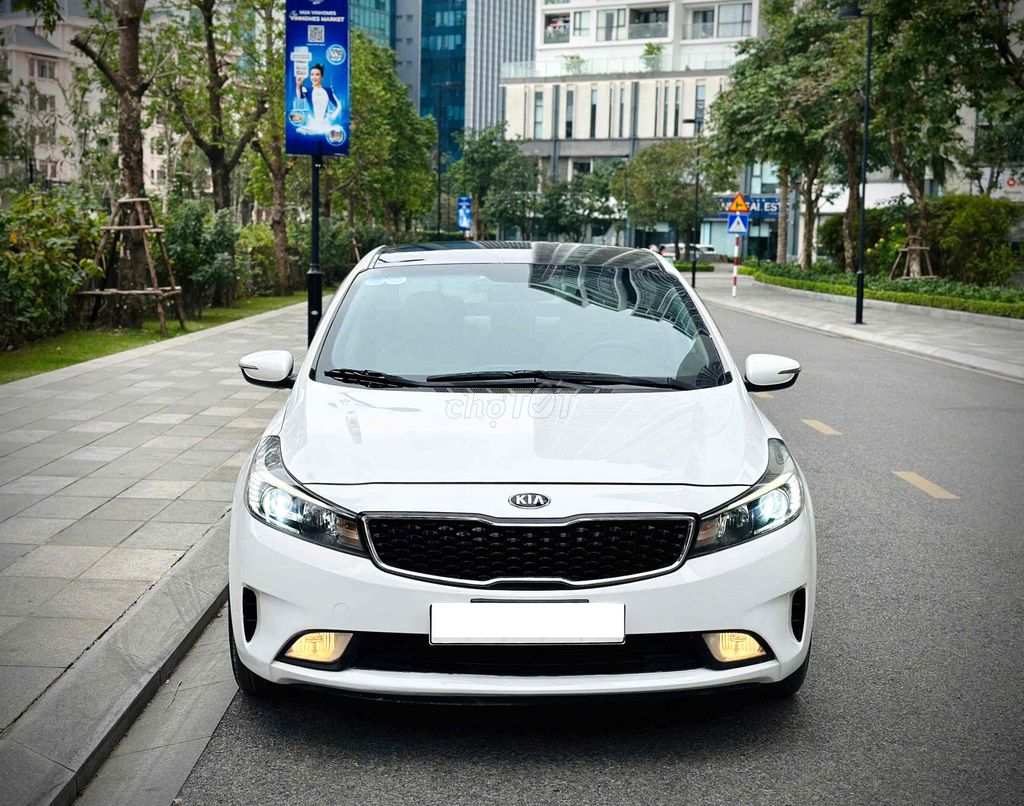 Kia Cerato số sàn 2018 trắng Full option đẹp căng