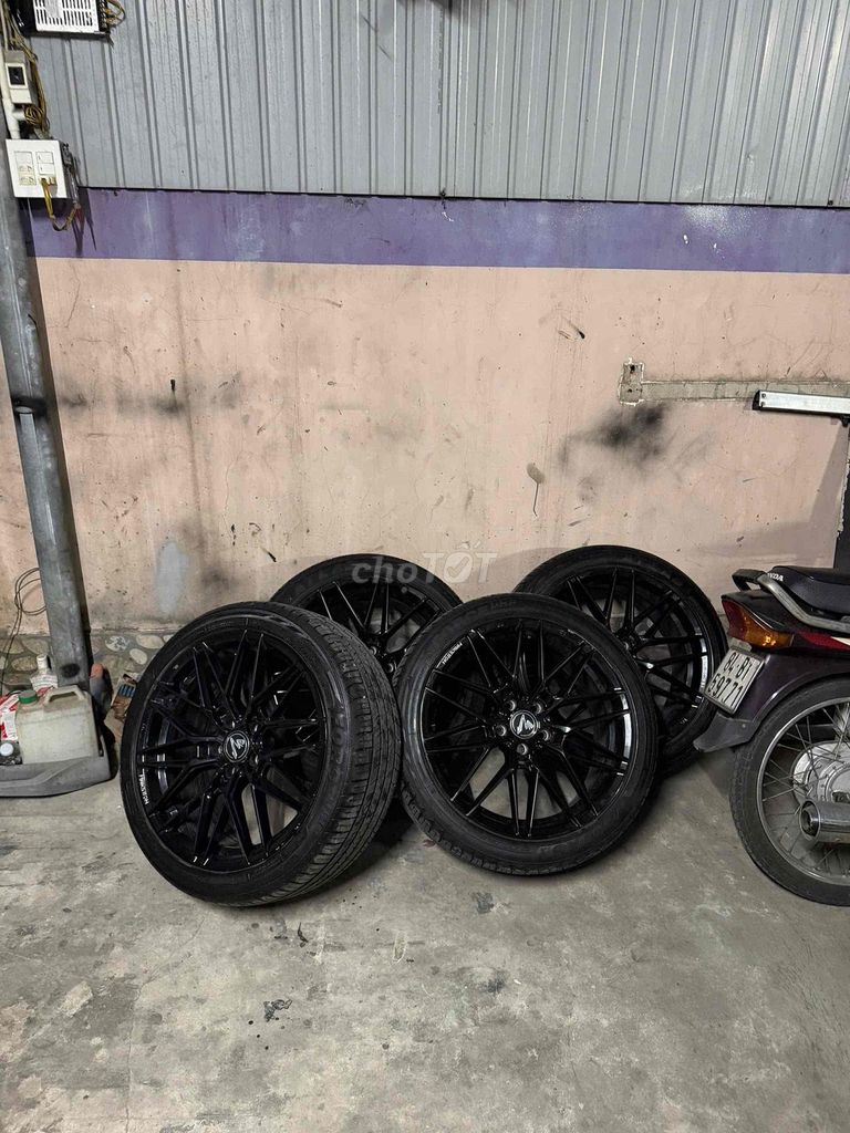Mâm và lốp xe ô tô 19 inch Đen. Mua bán Phụ tùng xe tại Thành phố Trà Vinh Trà Vinh được đăng bởi Trần Thái Tỷ hình 1