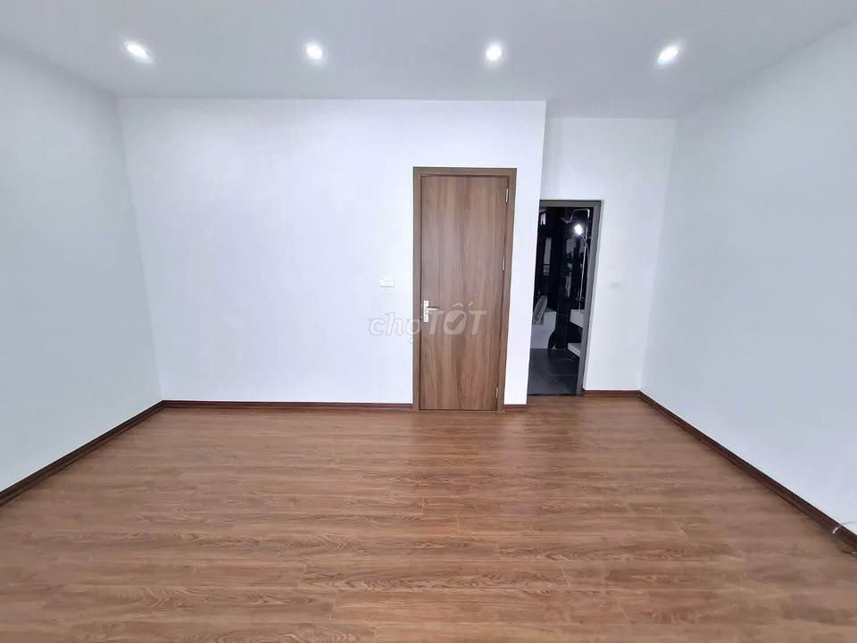 BÁN NHÀ NGÃ TƯ CỔ LINH THẠCH BÀN 35M 6T THANG MÁY-OTO ĐỖ HƠN 7TỶ CTL - ảnh 3