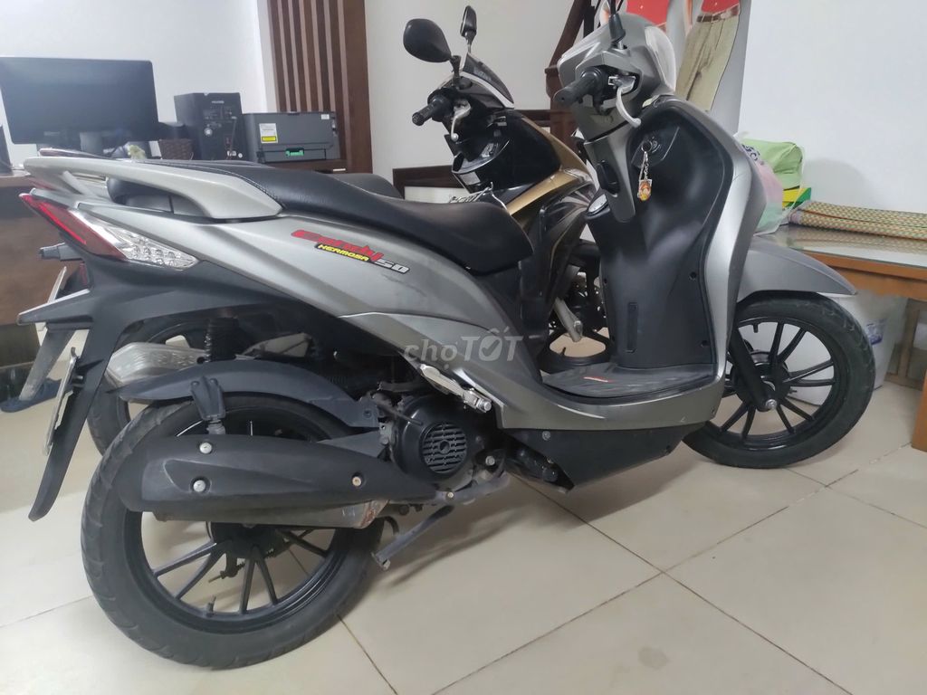Скутер Kymco Candy Hermosa 2019, серый, пробег 16 600 км