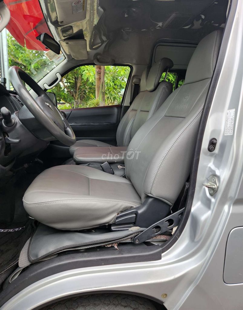 Toyota Hiace 16 chổ 2015 máy xăng zin đẹp. Mua bán Ô tô tại Huyện Bình Chánh Tp Hồ Chí Minh được đăng bởi TUẤN TRẦN hình 9