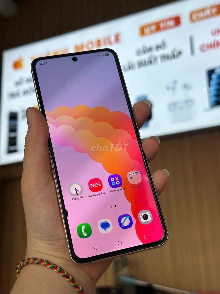 SS Z Flip 4-Ram 8-128gb-Màn hình bị 1 chấm mực nho. Mua bán Điện thoại tại Quận Ninh Kiều Cần Thơ được đăng bởi Cầm Đồ Thànhmobile cần thơ hình 1
