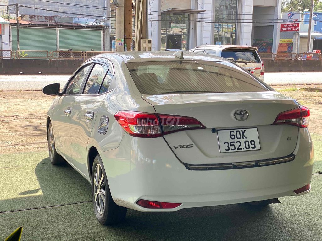 Toyota Vios 2018 E số sàn Trắng. Mua bán Ô tô tại Thành phố Long Khánh Đồng Nai được đăng bởi Mr hiếu hình 4