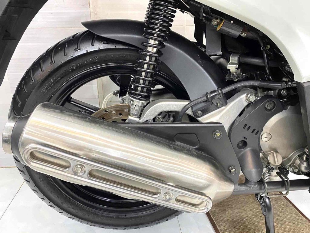 Sh150 ý đời 2011 (106) trắng biển số đẹp. Mua bán Xe máy tại Quận Tân Bình Tp Hồ Chí Minh được đăng bởi Bảo Phi hình 6